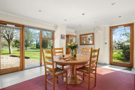 The Cottage Dining Kitchen
