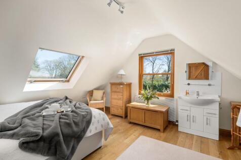The Cottage Bed 1