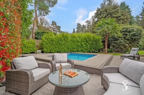 Patio &amp; Outdoor Pool
