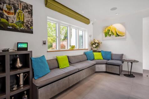 Kitchen seating area