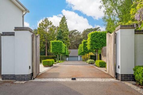 Entrance to garaging