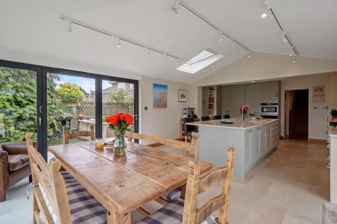 Dining area/kitchen