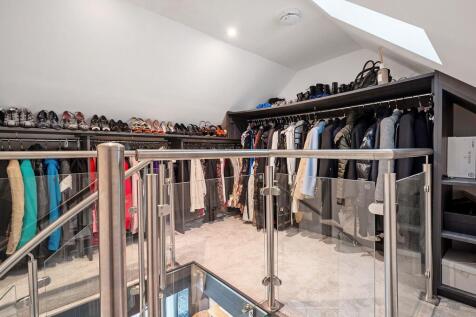 Walk in wardrobe