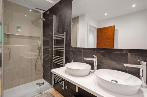 Main Ensuite