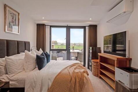 Main Bedroom Suite