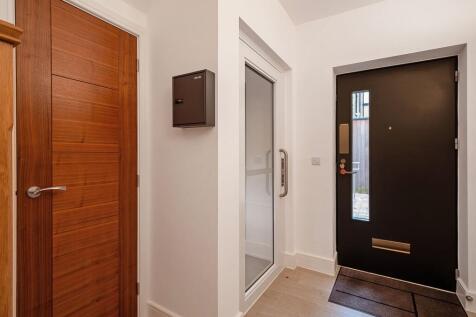 Private ground floor entrance