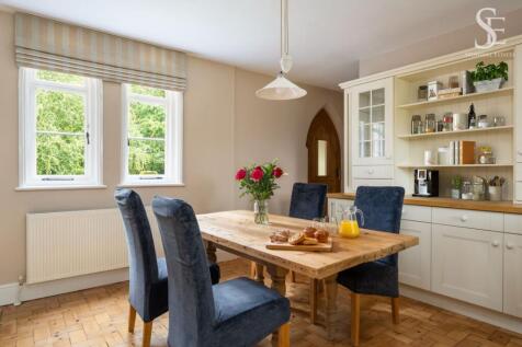 Dining area in kitchen
