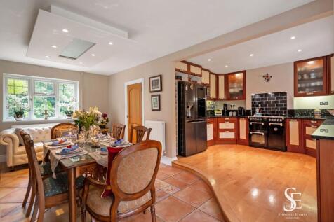 Dining Area to Kitchen