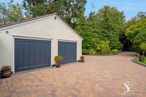 Detached Double Garage