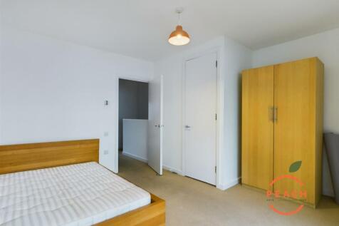 CAM04237G0-PR0017-STILL014.jpg