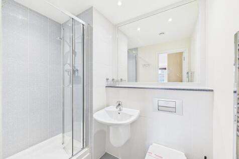Bathroom 2 .jpg