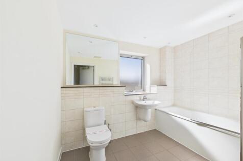 Bathroom 1.jpg