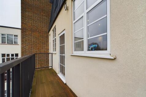 CAM01798G0-PR0400-STILL048.jpg
