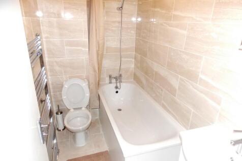 bruce grove 122 bathroom.jpg