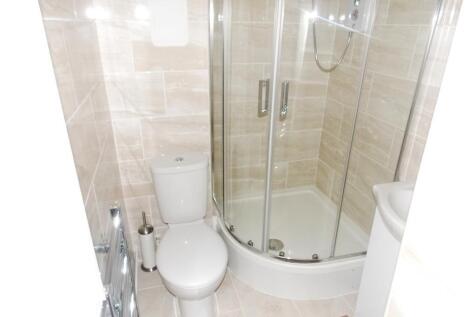 Bruce Grove 122 shower room.jpg