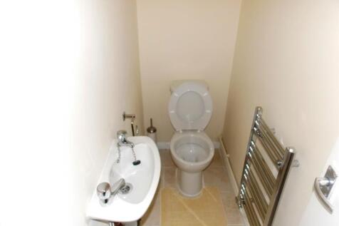 Bruce Grove 122 toilet.jpg