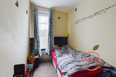 CAM04237G0-PR0034-STILL007.jpg