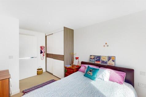 43 Baroque Gardens, Mary Rose Square - aCeQ9PuuUvM