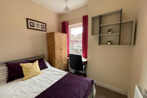 Ensuite Bedroom 4-1