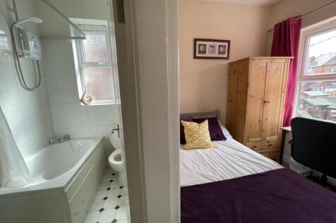 Ensuite Bedroom 4-2