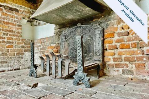 5b72a3b2-fireplace
