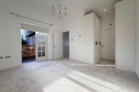 Master Bedroom with Walk in Wardrobe