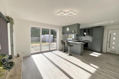 open plan living/din