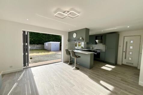 open plan living/kit