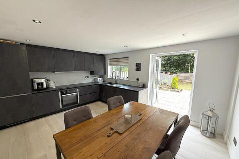 Kitchen 2nd.jpg