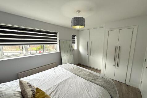 Bedroom 1.jpg