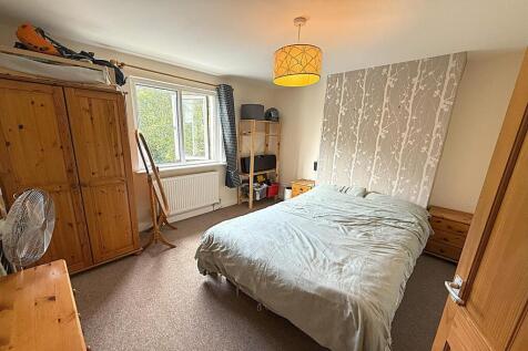 Bedroom 1.jpg