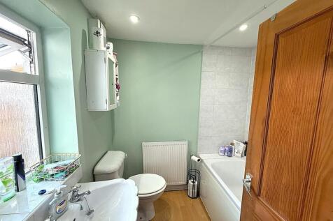 Bathroom.jpg
