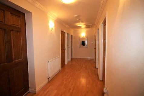 12 - Entrance hall.jpg