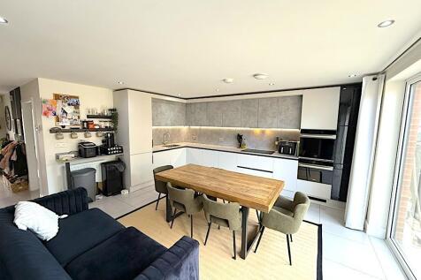 kitchen 2nd.jpg