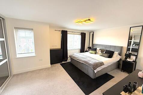 principle bedroom 2nd.jpg
