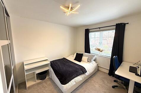 bedroom 2 2nd.jpg