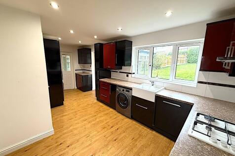 Kitchen 4th.jpg