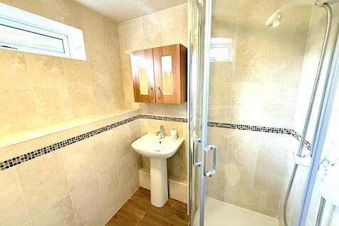 Bathroom 2nd.jpg