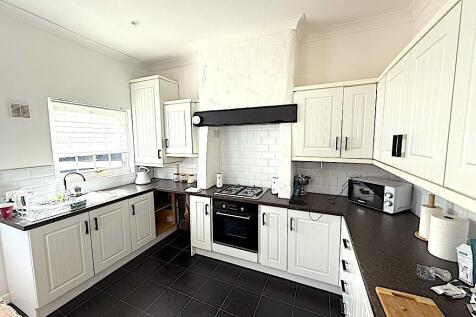 Kitchen 2nd.jpg