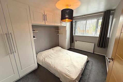 BEDROOM 1.jpg