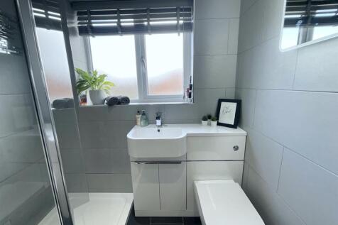 BATHROOM 1.jpg