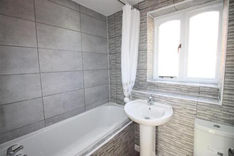 3 - Bathroom.jpg