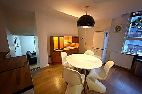 Kitchen diner 3rd.jpg