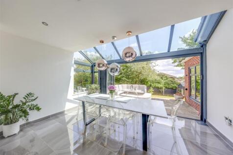 Dining Area with Feature Bi Fold
