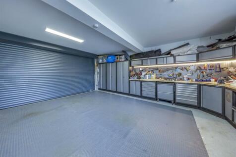 Garage / Workshop