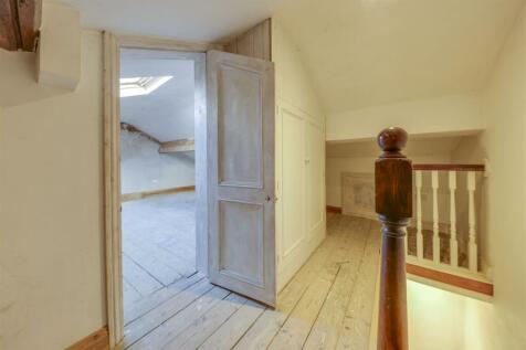 2nd Floor Landing
