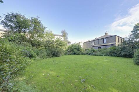 Larger Front Garden Alt