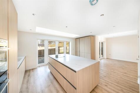 Open Plan Kitchen / Dining