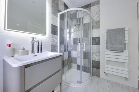 En suite 4 alt.JPG