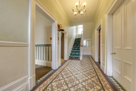 Hall Alt